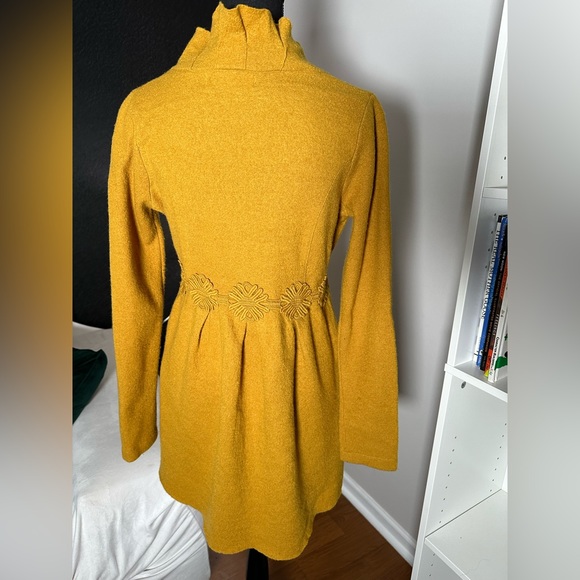 Yellow sweater jacket - Picture 2 of 5